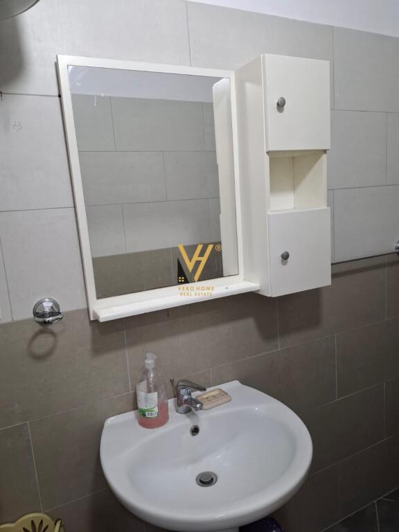 JEPET APARTAMENT 2+1 ME QERA TE AMBASADA KINEZE 80.000 LEKE