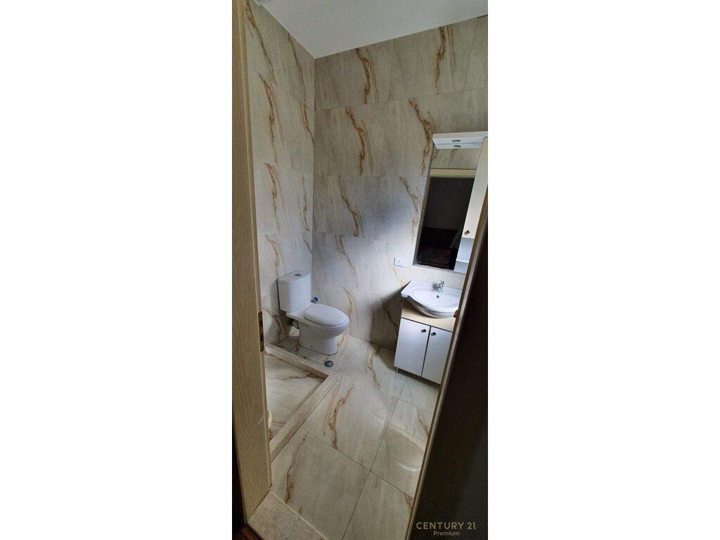Jepet me qira apartament 2+1+2 bashkë me post parkimi në zonën e Kopshti Botanik!