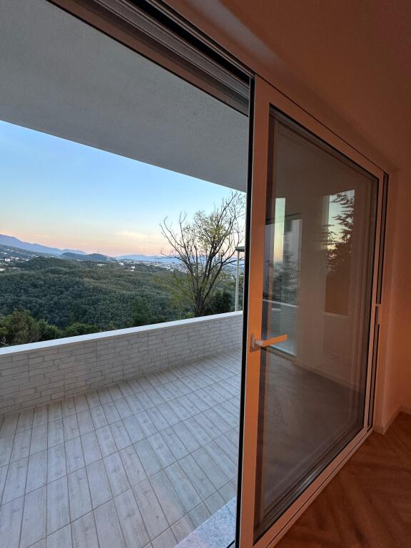 Ofrohet apartament 2+1+2 me qera tek Vilat e Arabit  LINZE