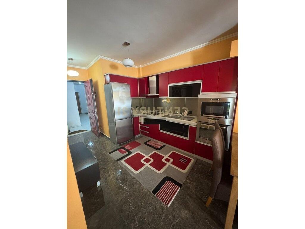 Jepet me Qira, Apartament 2+1+2 Poste Parkimi, Selite