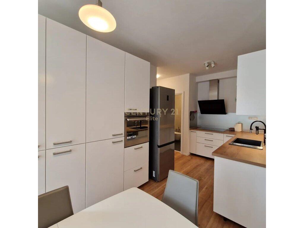 QIRA, APARTAMENT 2+1+DEPO+1 POST PARKIMI NE NJE NGA ZONAT PRANE LIQENIT TE THATE.