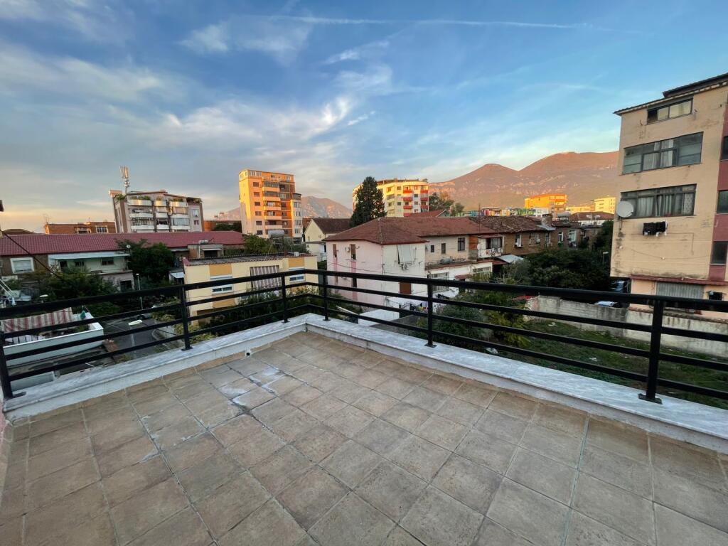 Jepet Apartament Me Qera ,Tek Kinostudio