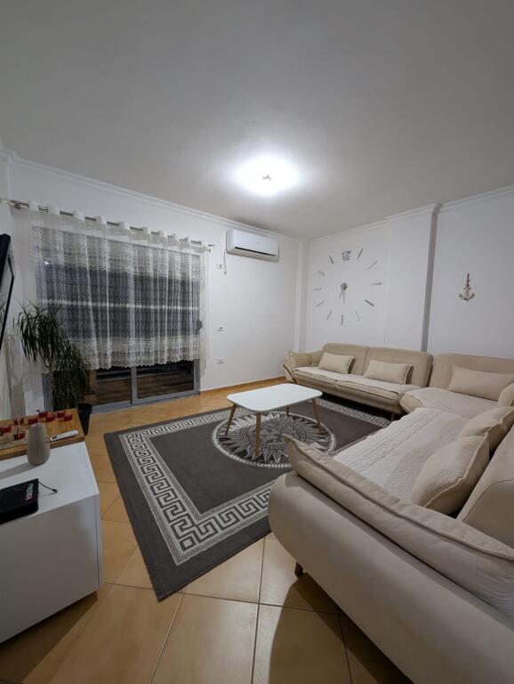🏢Fresk, vicino al Ristorante Nelsa, si affitta appartamento 2+1 arredato. 45.000 Leke