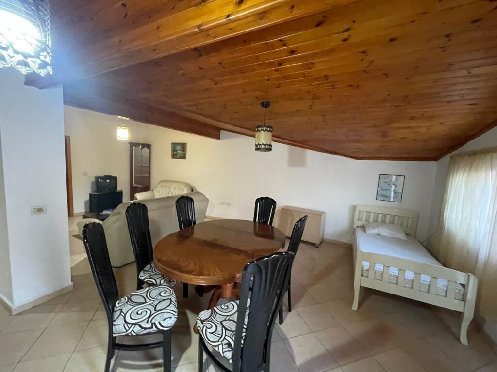 Jepet Apartament Me Qera ,Tek Kinostudio