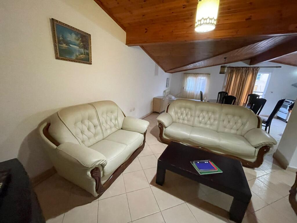 Jepet Apartament Me Qera ,Tek Kinostudio