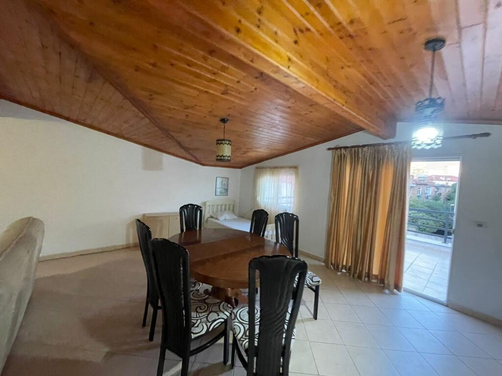 Jepet Apartament Me Qera ,Tek Kinostudio