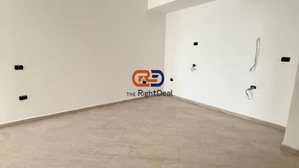 Ne Durres, Shitet Apartament 2+1+2, Me Planimetri Te Rregullt, Shume Prane Qendres!!