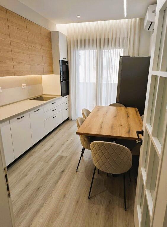 JEPET ME QIRA APARTAMENT 2+1+2 + POST PARKIMI NE QENDER TE TIRANES !