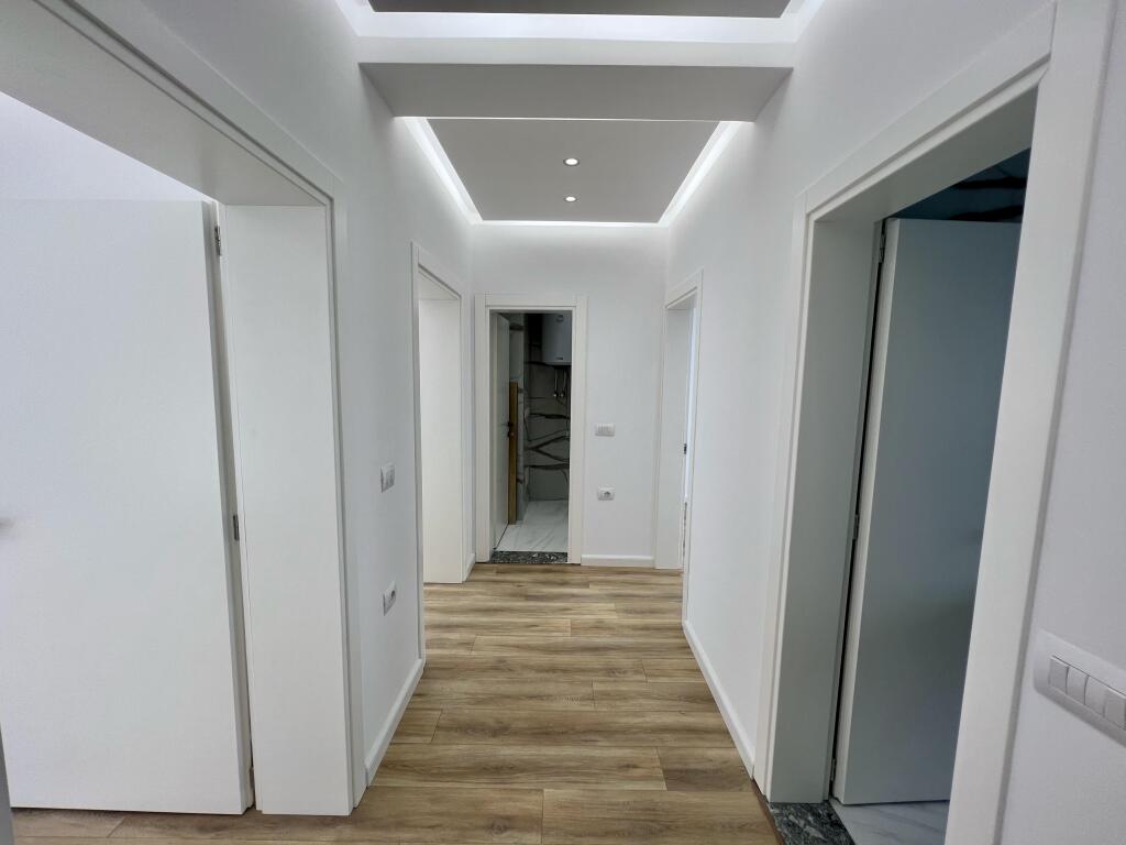 📣 AFFITTO Appartamento 2+1 📍 Vicino al Caffè Flores, Centro Tirana ✨