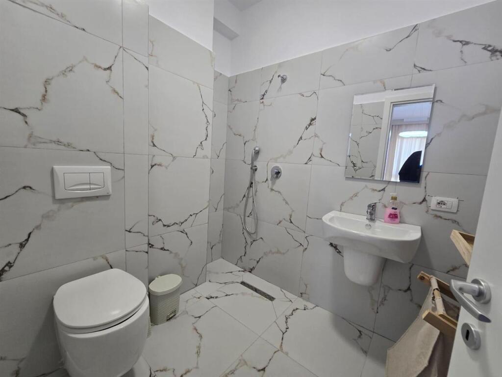 Super Apartament 2+1+2 me qera ne Astir/Vila L (60,000 All)