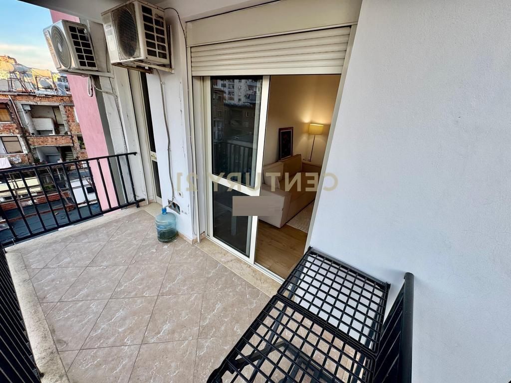 JEPET ME QIRA, APARTAMENT MODERN 1+1, RRUGA KAVAJËS