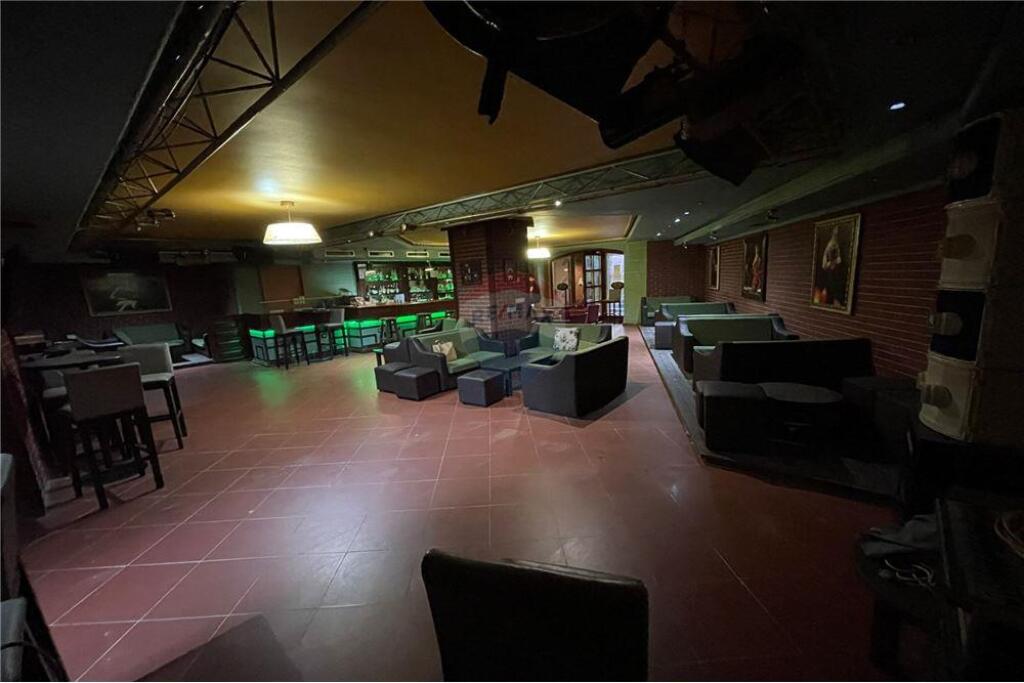 SHITET BAR - KAFE BUZE RRUGE TEK TREGU ELEKTRIK