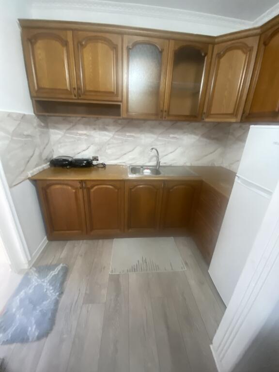 2+1,i mobiluar ne xhamllik,cmimi 500 euro
