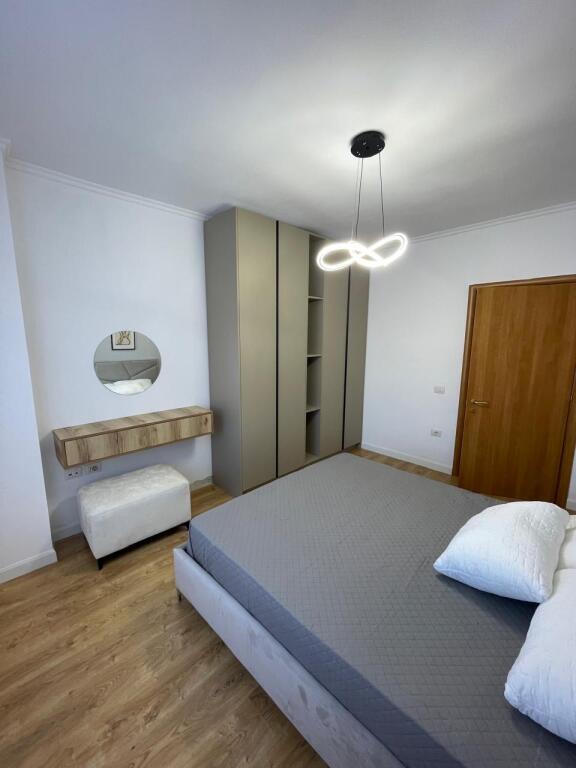Shitet apartament 1+1 në Astir, pranë Bar Artistit!