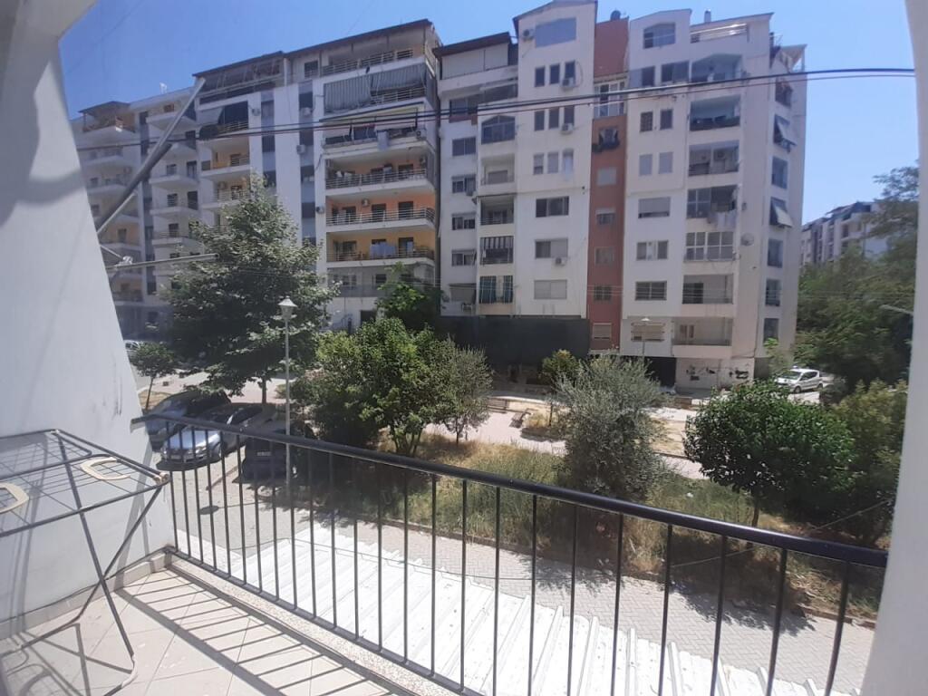 Shitet Apartament 1+1 ne zonen e Freskut
