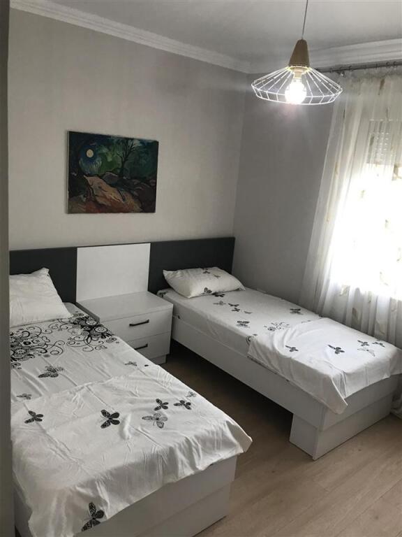 APARTAMENT ME QERA 3+1 QENDER 110.000 LEKE