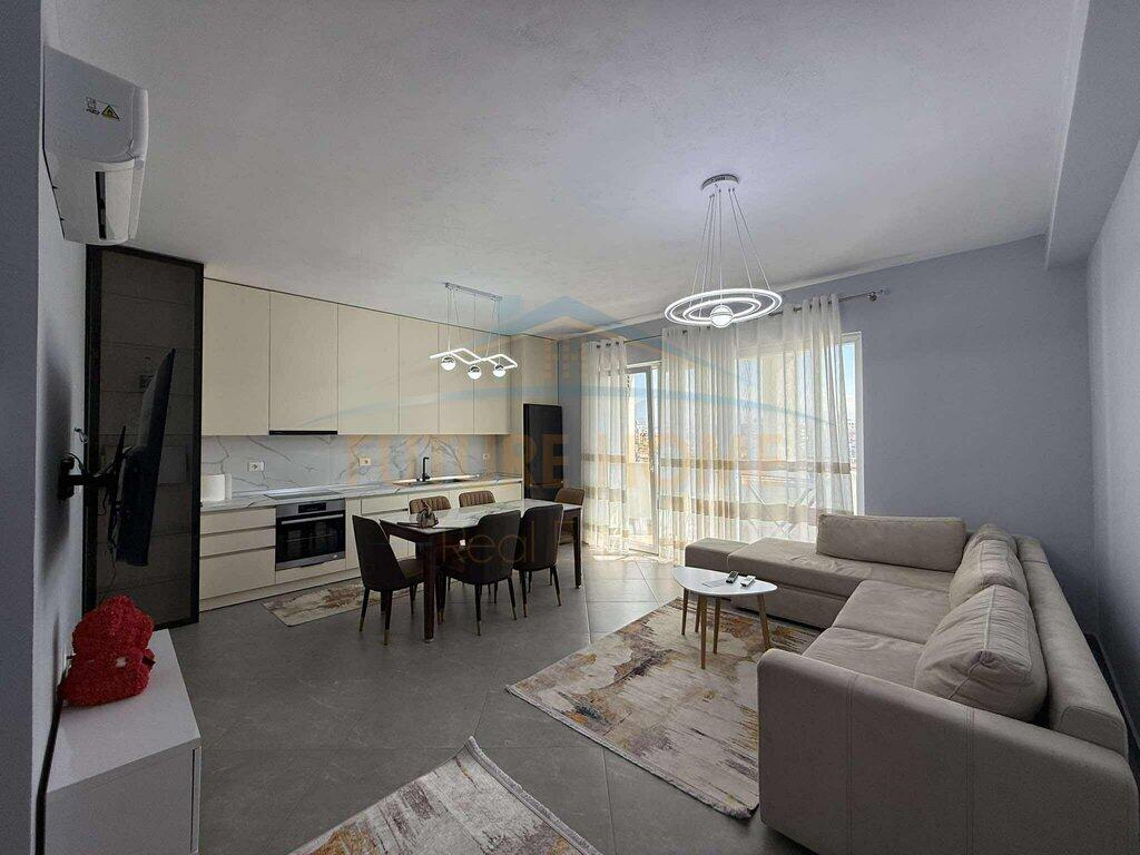 Qera, Apartament 2+1+Post parkimi , Unaza e Re. 700 €
