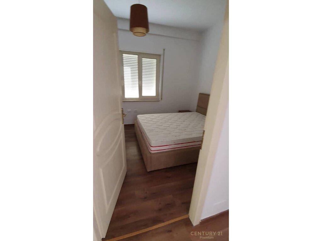 Jepet me qira apartament 2+1+2 bashkë me post parkimi në zonën e Kopshti Botanik!