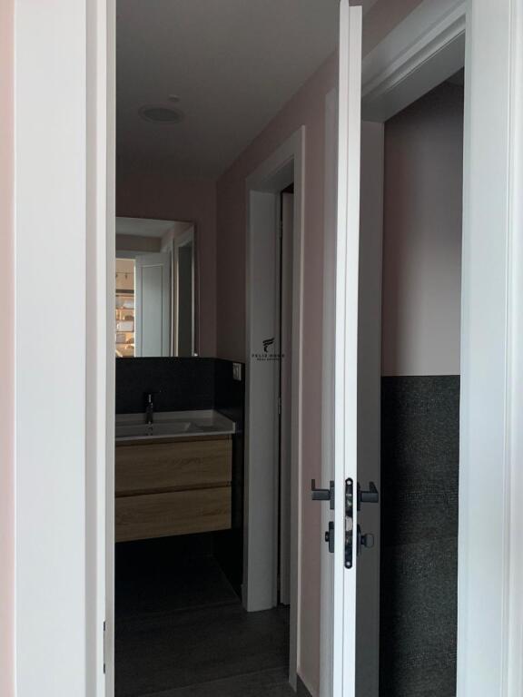NEGOZIO IN AFFITTO 100 M2 VIA KAVAJES 1.200 EURO
