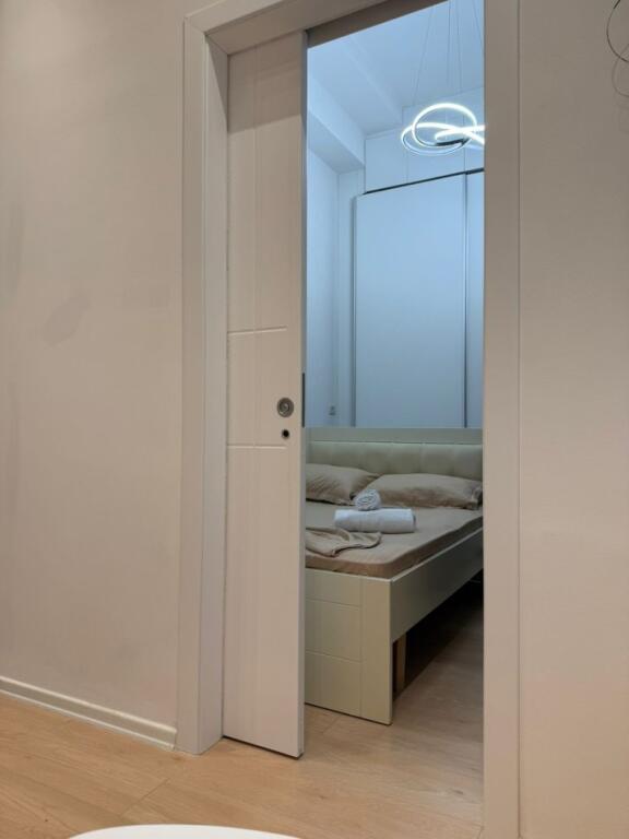 Casa 1+1+Balcone in Affitto in Rruga e Kavajes Square 21