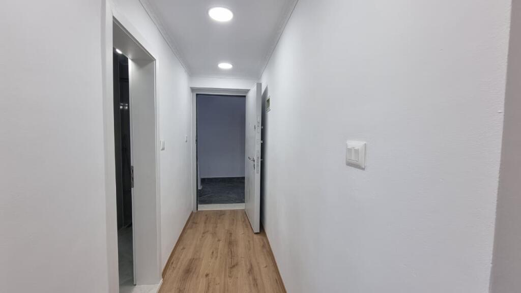 SHITET APARTAMENT 2+1 PRANE STADIUMIT DINAMO