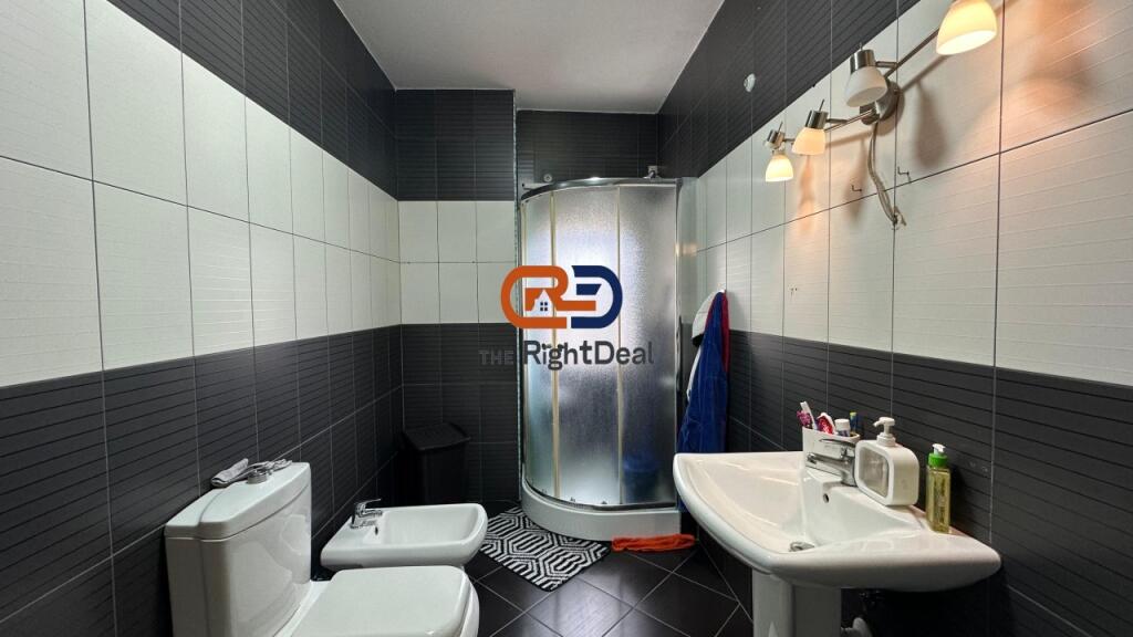 Prane Pazarit Te Ri, Shitet Apartament 1+1, Mundesi Ideale Investimi !!