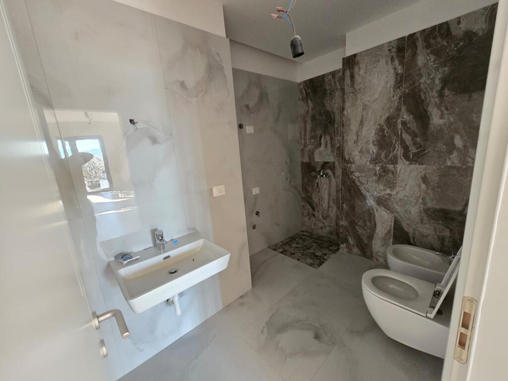 📌Jepet me Qira – Ambient Zyre në Garden Building, Tiranë