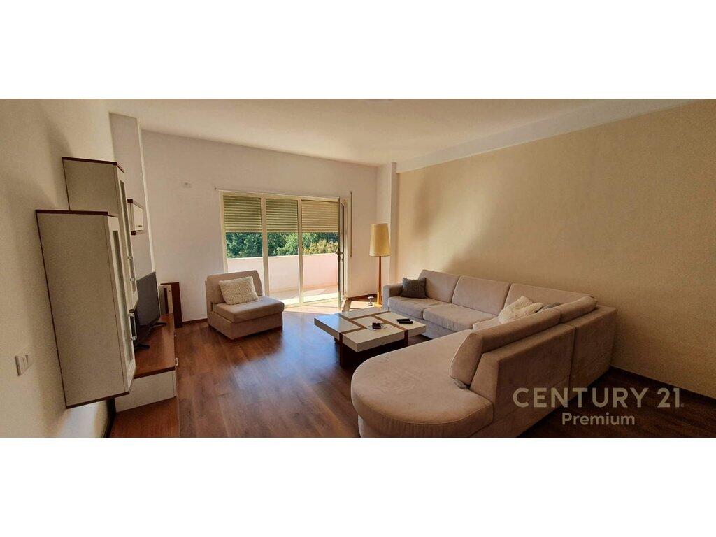 Jepet me qira apartament 2+1+2 bashkë me post parkimi në zonën e Kopshti Botanik!