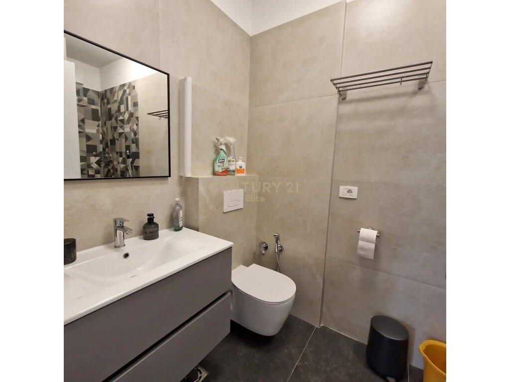 QIRA, APARTAMENT 2+1+DEPO+1 POST PARKIMI NE NJE NGA ZONAT PRANE LIQENIT TE THATE.