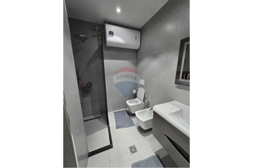 Apartament - Për Qira - Sheshi Willson, Tiranë