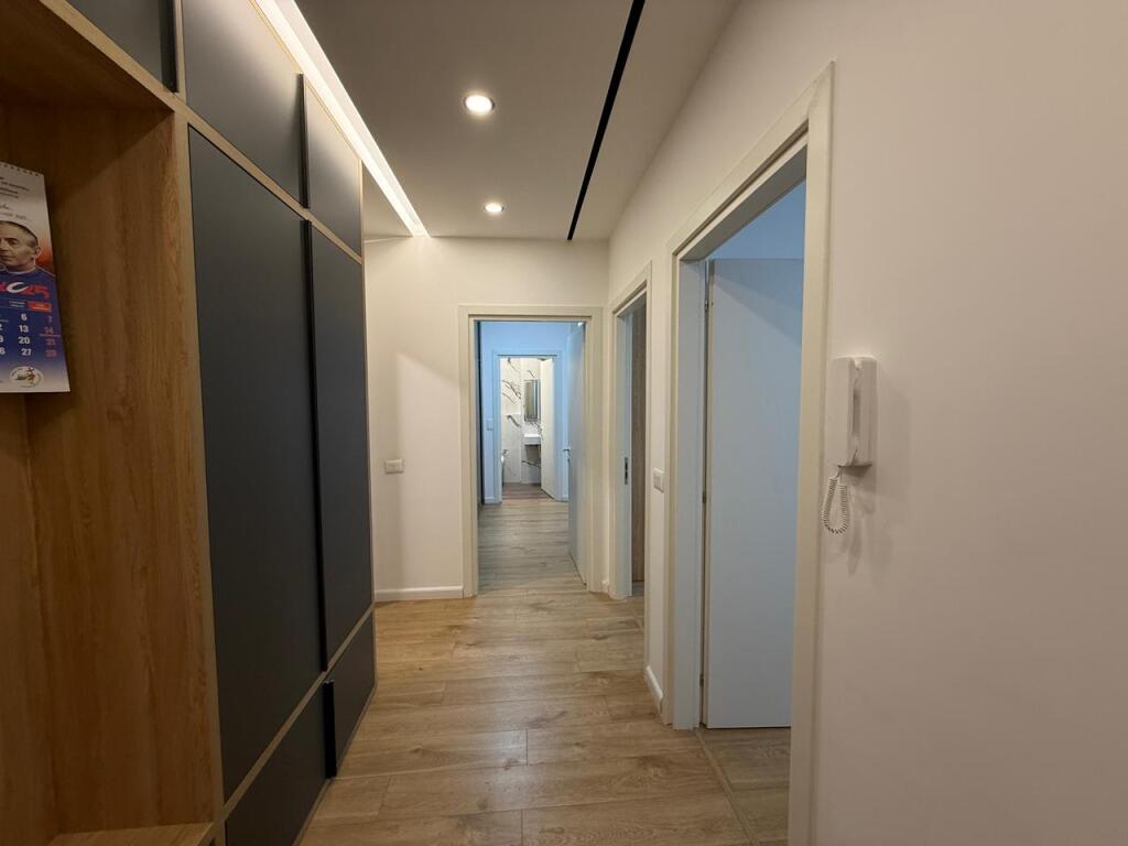 🏢 Jepet me qira apartament 3+1+2 me post parkimi – Rezidenca Klensi, Astir