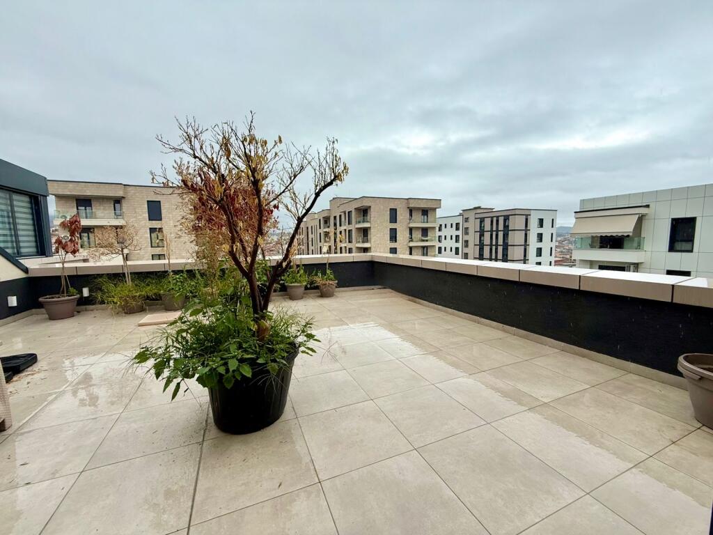 APARTAMENT 2+1 PER QIRA