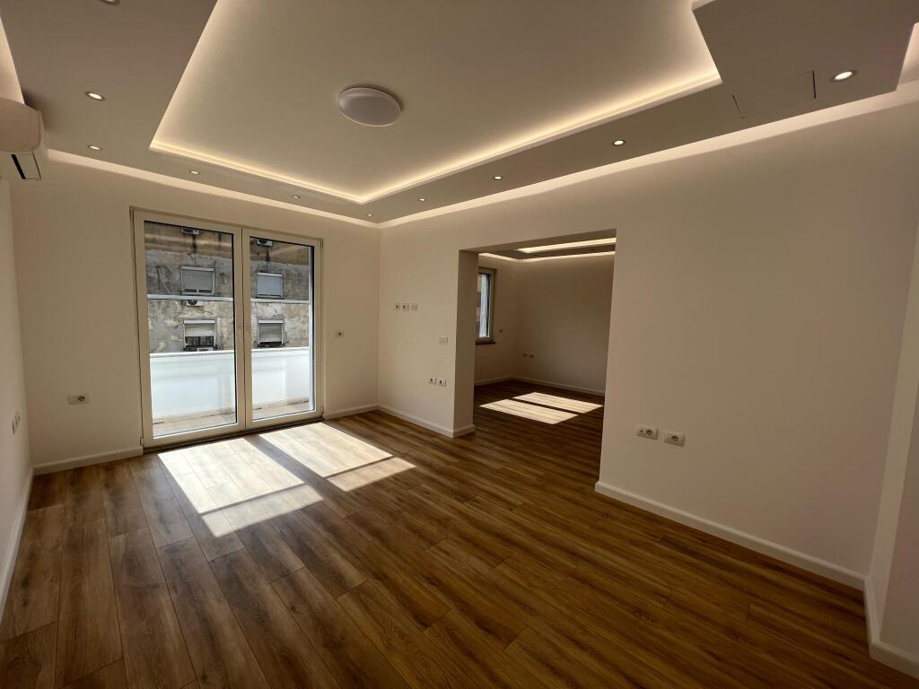 📣 QERA Apartament 2+1 📍 Prane Kafe Flores , Qender Tirane 💶 Cmimi 900€