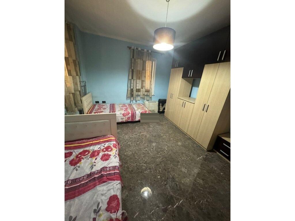 Jepet me Qira, Apartament 2+1+2 Poste Parkimi, Selite