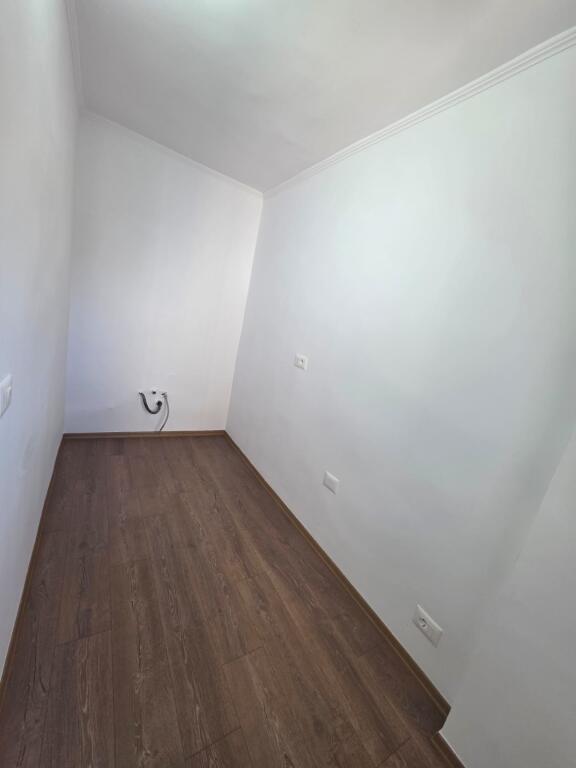 🏢Xhamllik,prane Shkolles 9-vjecare”Kongresi i Lushnjes”shitet apartament 2+1, 149,000 €uro