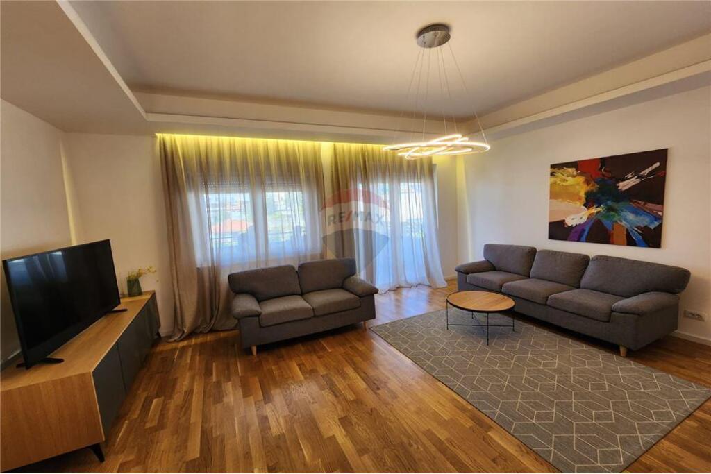 Super apartament 3+1+2 për Qira