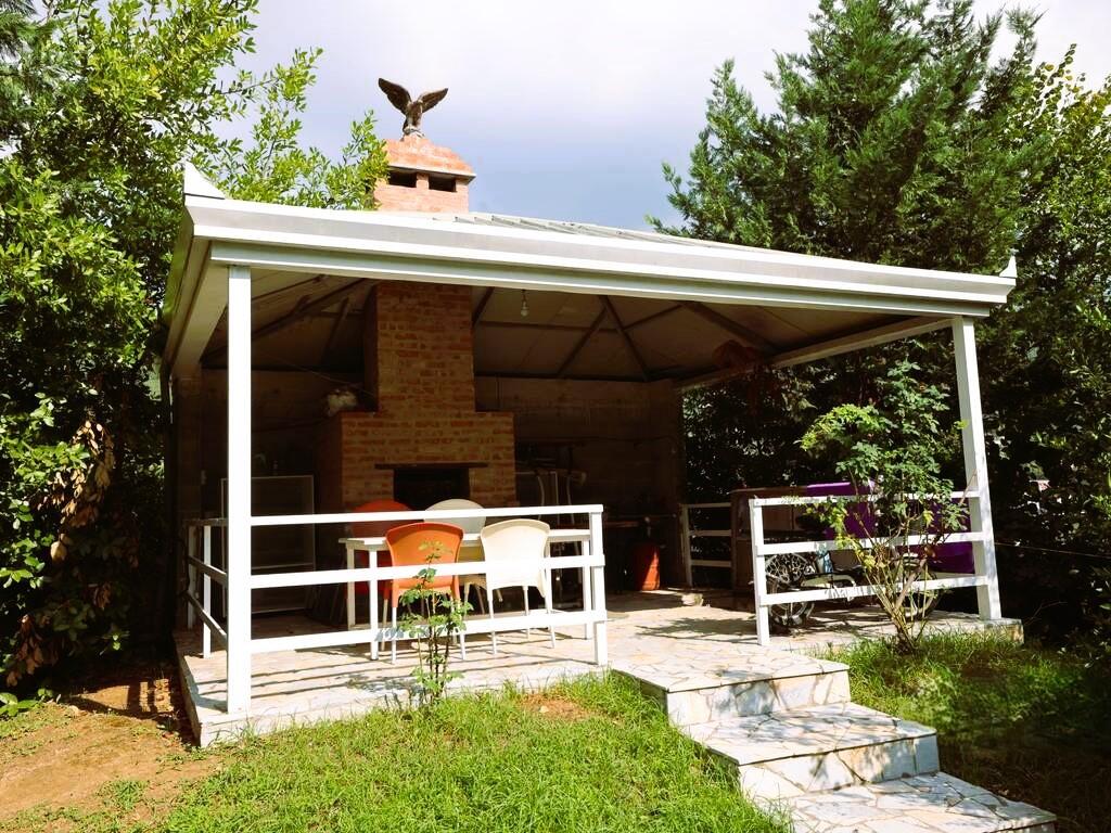 Shitet vile 2 kateshe ne Tufine !