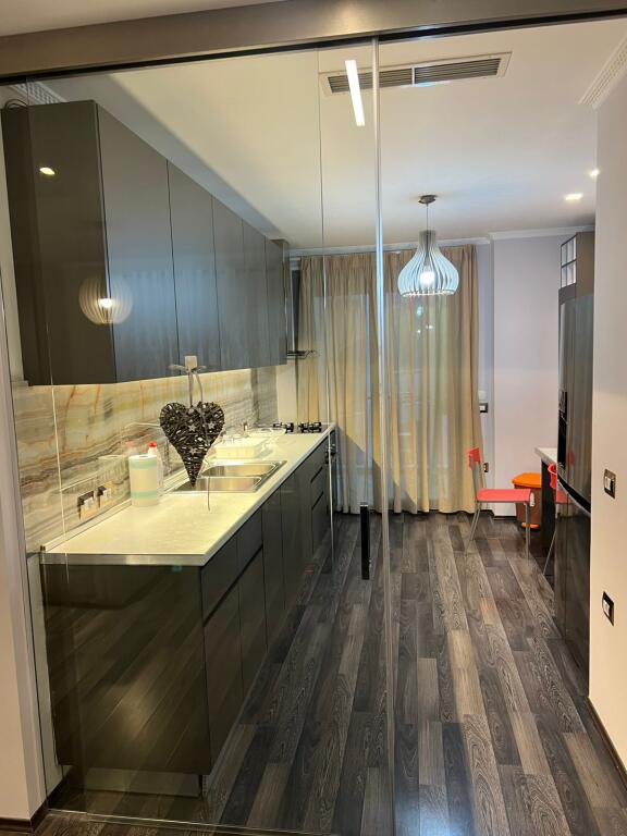 Jepet me qera apartament 2+1+2 Tek rr.Kosovareve !