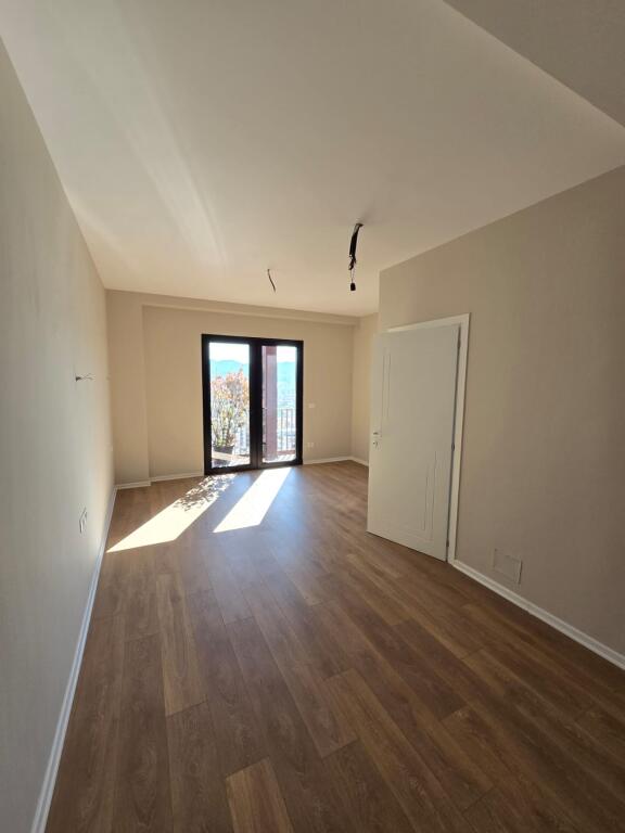 📌Jepet me Qira – Ambient Zyre në Garden Building, Tiranë