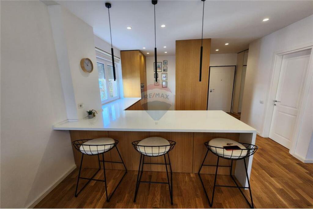 Super apartament 3+1+2 për Qira
