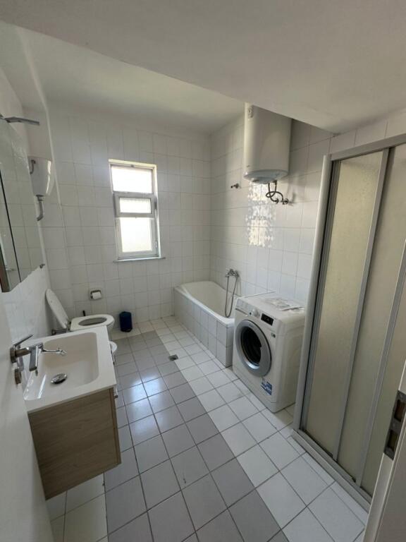 APARTAMENT ME QERA 2+1 PAZARI I RI 00 EURO