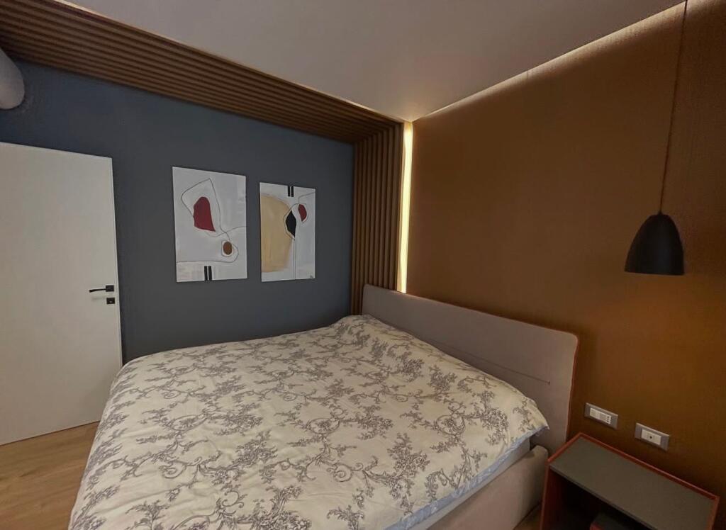 Japim me qira apartament 2+1+garazh te liqeni i thate!