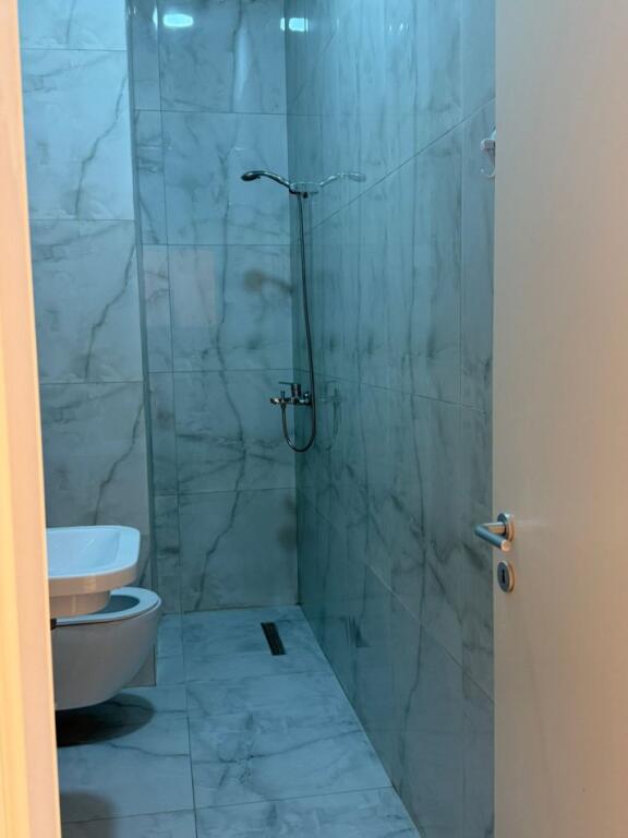 Casa 1+1+Balcone in Affitto in Rruga e Kavajes Square 21