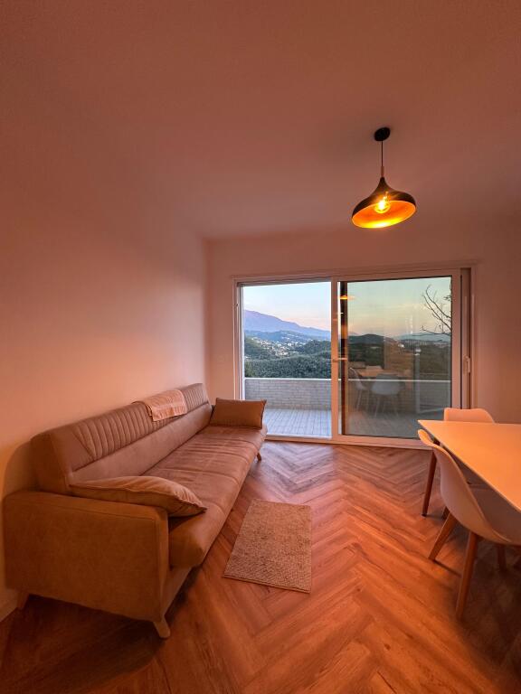 Ofrohet apartament 2+1+2 me qera tek Vilat e Arabit  LINZE