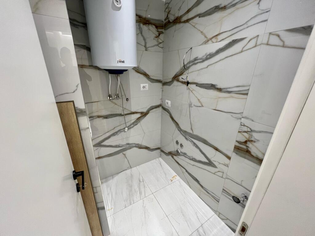 📣 AFFITTO Appartamento 2+1 📍 Vicino al Caffè Flores, Centro Tirana ✨