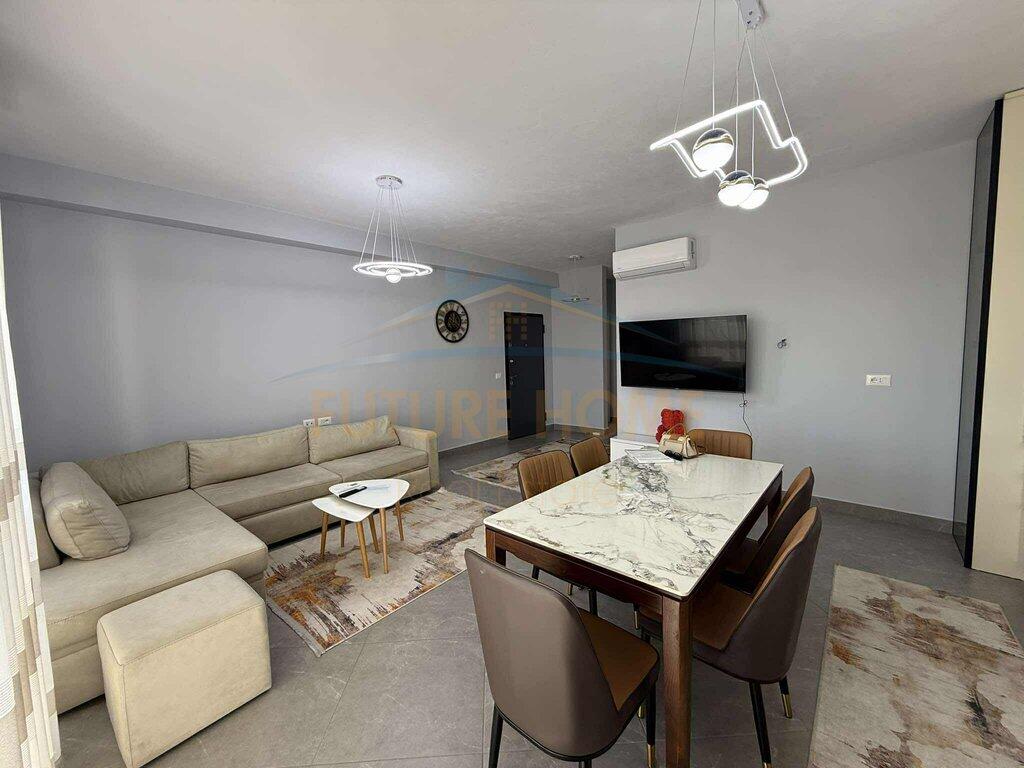 Qera, Apartament 2+1+Post parkimi , Unaza e Re. 700 €