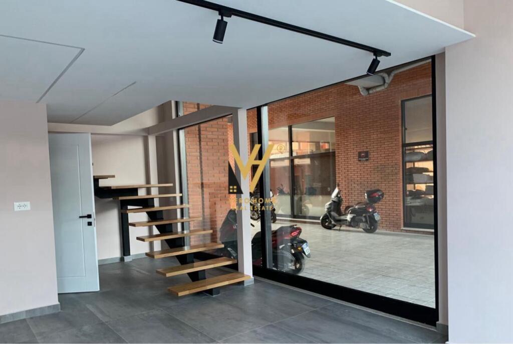 JEPET ZYRE 100 M2 DUBLEX ME QERA TE BIRRA TIRANA 1.200 EURO