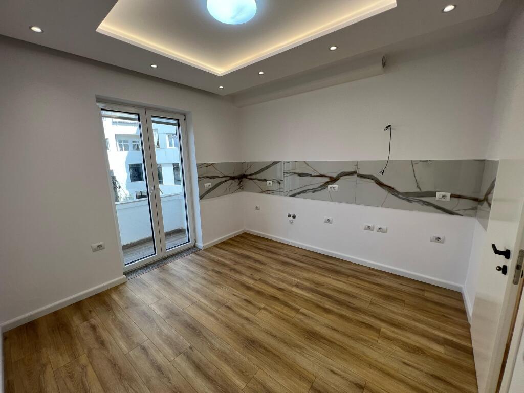 📣 QERA Apartament 2+1 📍 Prane Kafe Flores , Qender Tirane 💶 Cmimi 900€