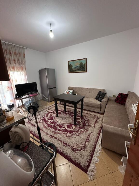 APARTAMENT ME QERA 2+1 STACIONI I TRENIT 450 EURO