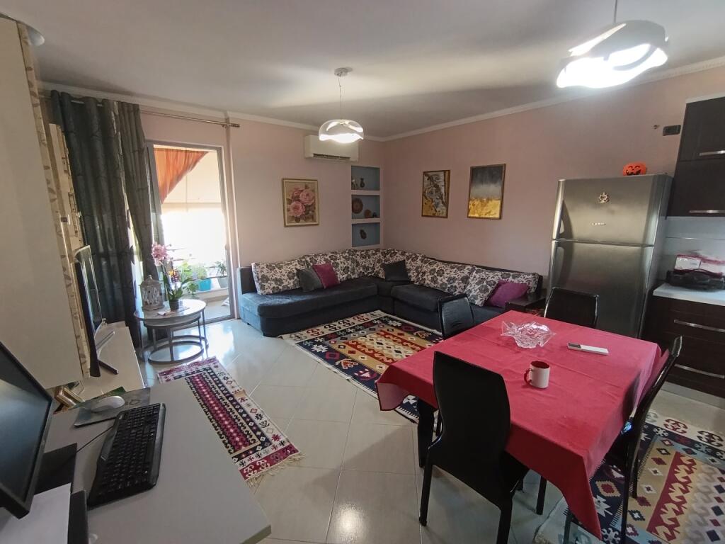 🌟 Shitet Apartament 1+1 në Misto Mame